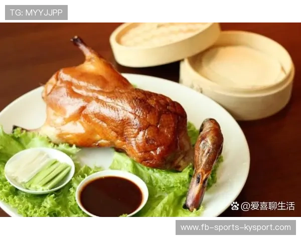 球员进球后从短裤里掏出北京烤鸭，片鸭师傅现场片肉观众流口水